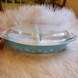 Pyrex Snowflake Turquoise Blue Wht 1 1/2 Quart Divided Casserole Dish With Lid